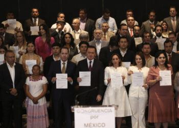 Renuncian Osorio Chong, Ruiz Massieu, Eruviel Ávila y Nuvia Mayorga al PRI