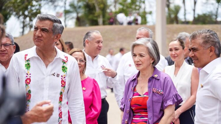 Visitan Gobernador y la Presidenta del DIF Tamaulipas albergue Nuestra Casita en Altamira