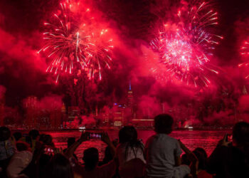 EU celebra el 4 de julio con espectáculo de fuegos artificiales