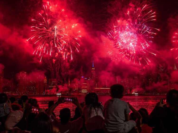 EU celebra el 4 de julio con espectáculo de fuegos artificiales