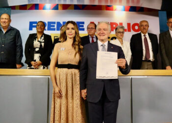 Santiago Creel se registra para buscar candidatura presidencial de la oposición