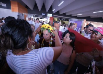 Reciben en Tampico a Claudia Sheinbaum entre mariachi y baile