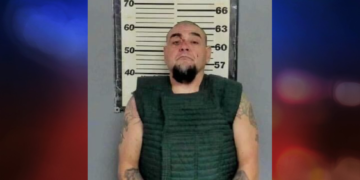 Texas; 2 muertos, 1 arrestado y otro prófugo por tiroteos