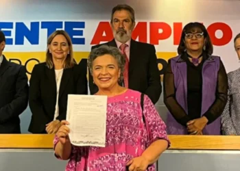 Beatriz Paredes se registra como aspirante del Frente Amplio por México