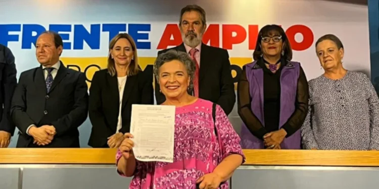 Beatriz Paredes se registra como aspirante del Frente Amplio por México