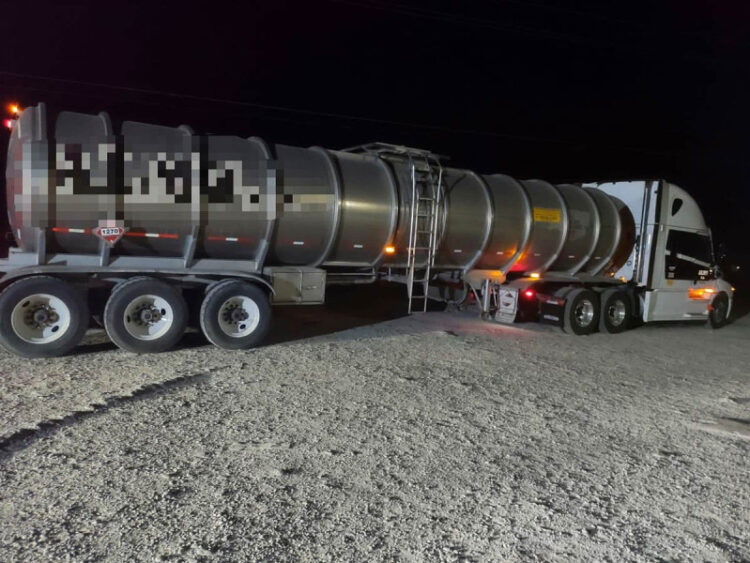 Decomisan dos pipas con 68 mil litros de hidrocarburo en Linares, Nuevo León