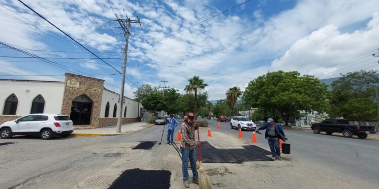 Continúa Gobierno Municipal reparando vialidades en Victoria