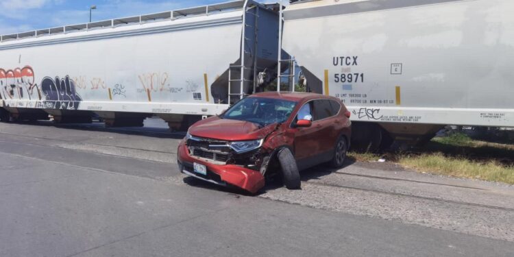 Se lo lleva el tren… ¡y vive para contarla!