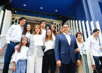 “Manito , esposa, e hijos” registran a Francisco G. Cabeza de Vaca ante Frente PRI-PAN-PRD