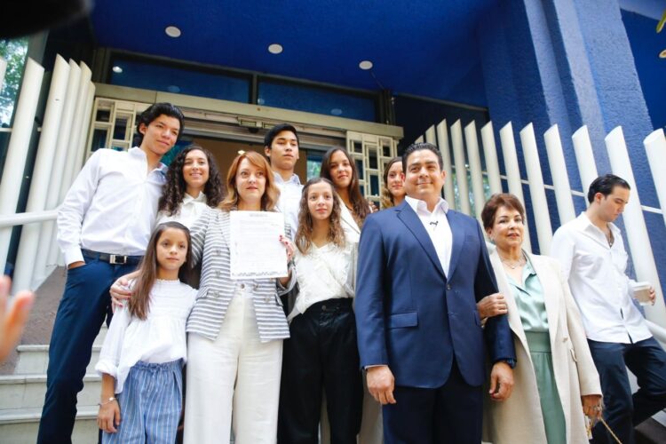 “Manito , esposa, e hijos” registran a Francisco G. Cabeza de Vaca ante Frente PRI-PAN-PRD