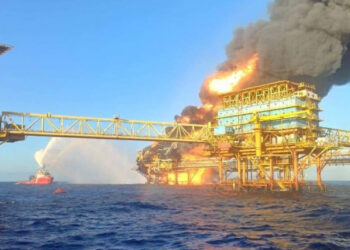 Explosión e incendio en plataforma de Pemex en Campeche deja 6 heridos