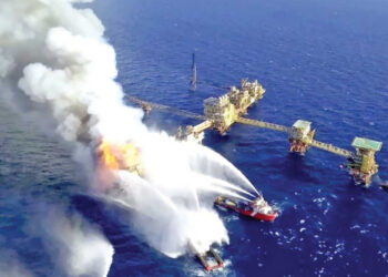 Incendio en PEMEX  afecta producción; hay dos muertos y un desaparecido