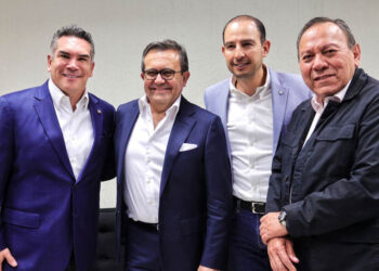 El neolonés Ildefonso Guajardo se baja de la contienda presidencial del frente opositor