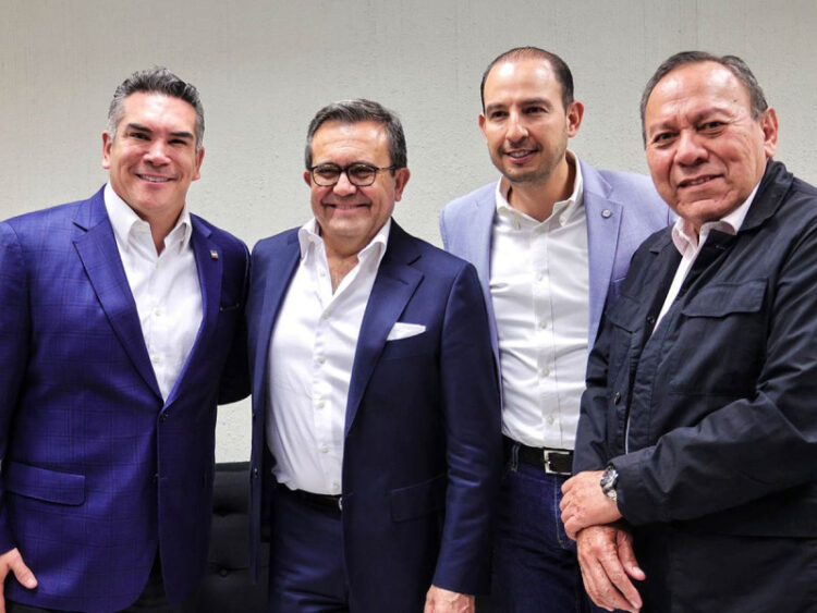 El neolonés Ildefonso Guajardo se baja de la contienda presidencial del frente opositor