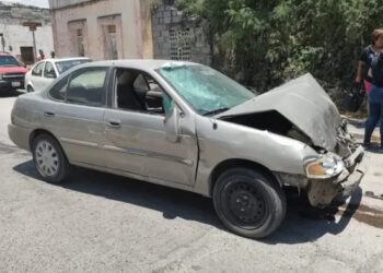 Se lesionan dos en carambola vehicular