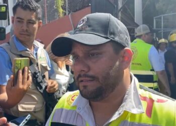Rescatan con éxito a maestra atrapada en el colegio Antonio Repiso