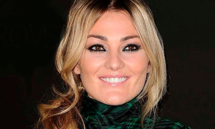 Amaia Montero en cuidados intensivos tras operación en la mano