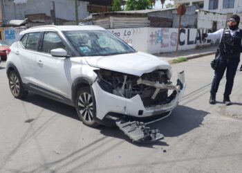 Causa choque al omitir señal de alto