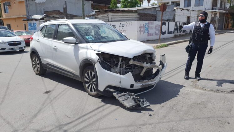 Causa choque al omitir señal de alto