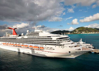 Pasajero de Carnival Cruise salta y desaparece