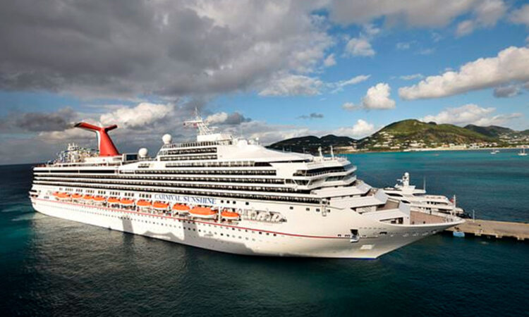 Pasajero de Carnival Cruise salta y desaparece