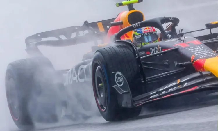 Carlos Sainz domina la práctica bajo la lluvia del GP de Bélgica, Checo Pérez queda en quinto lugar