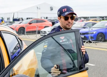 Checo Pérez seguirá con Red Bull en 2024