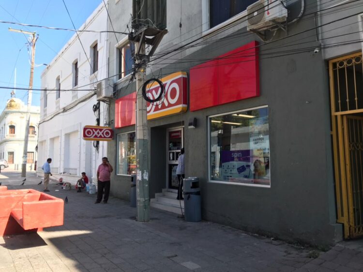 Asaltan Oxxo a escasos metros de Palacios Municipal y de Gobierno Estatal