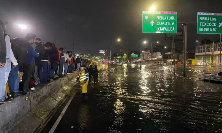 Persisten fuertes lluvias en la Ciudad de México