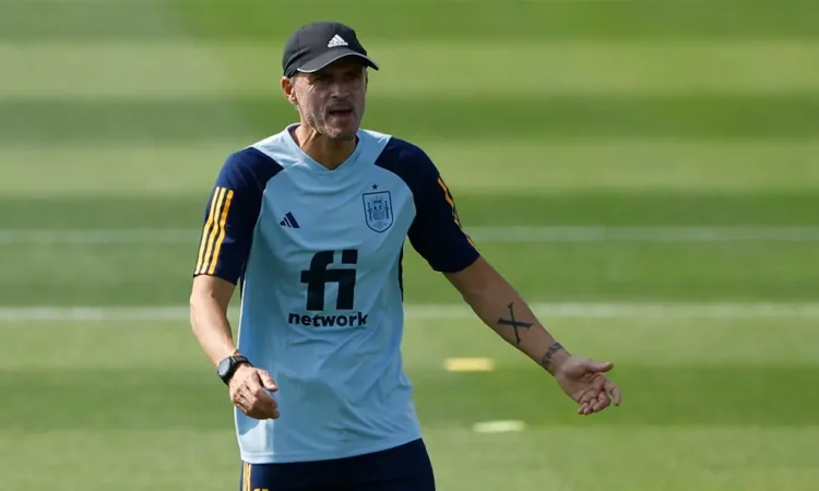 Luis Enrique asume el control del PSG este miércoles