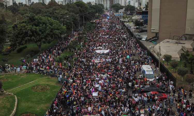 Marcha del Orgullo 2023 en Perú inunda las calles