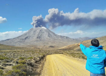 Perú declara estado de emergencia en el sur por actividad del volcán Ubinas