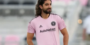 Rodolfo Pizarro llega al AEK Atenas