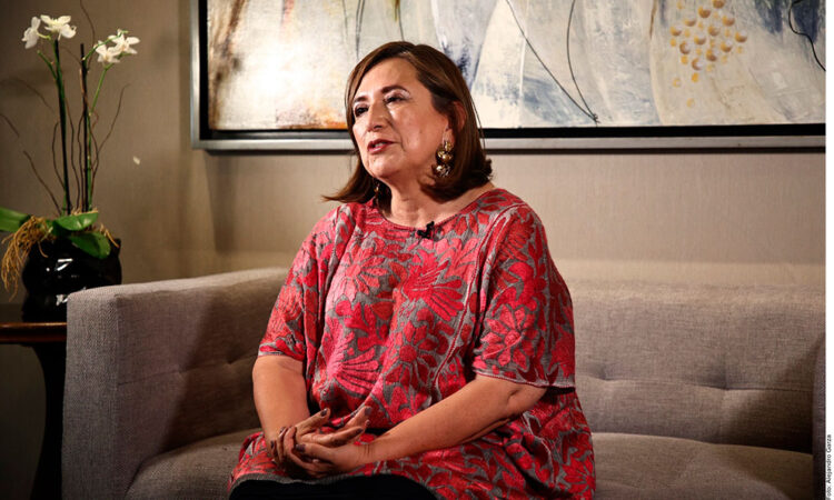 Xóchitl Gálvez va al frente en la carrera de oposición