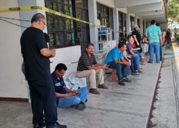 Maestros levantan plantón en Secundaria 4, destituyen al director