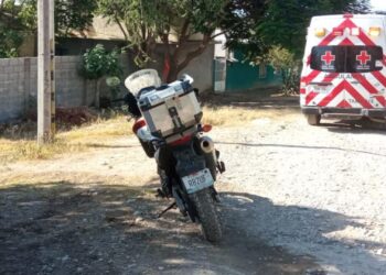 Encuentran a sexagenario muerto en camioneta