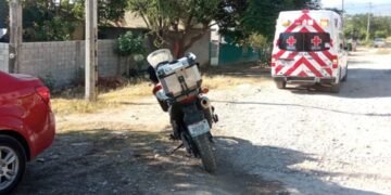 Encuentran a sexagenario muerto en camioneta