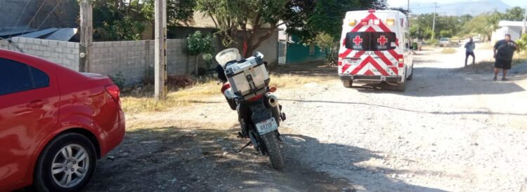 Encuentran a sexagenario muerto en camioneta