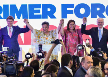 Frente Amplio por México realiza su primer foro con sus cuatro aspirantes presidenciales