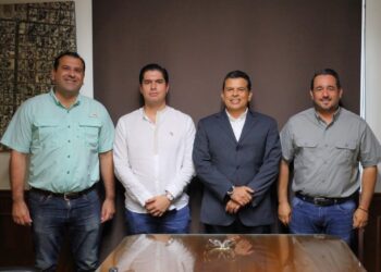 Dialoga alcalde victorense con presidente de la CANIRAC Pablo González