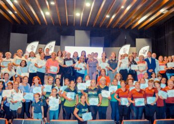 Terminan su capacitación en los CEDIF 265 alumnos.