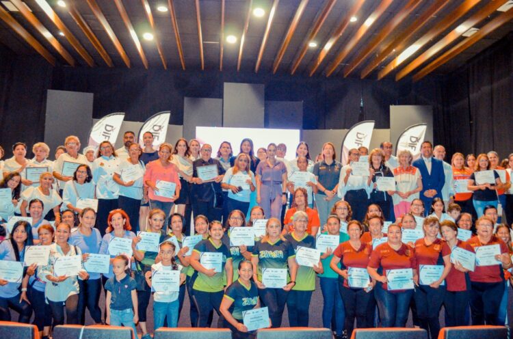 Terminan su capacitación en los CEDIF 265 alumnos.