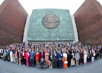 Participan 300 jóvenes del país en el Parlamento Juvenil en San Lázaro
