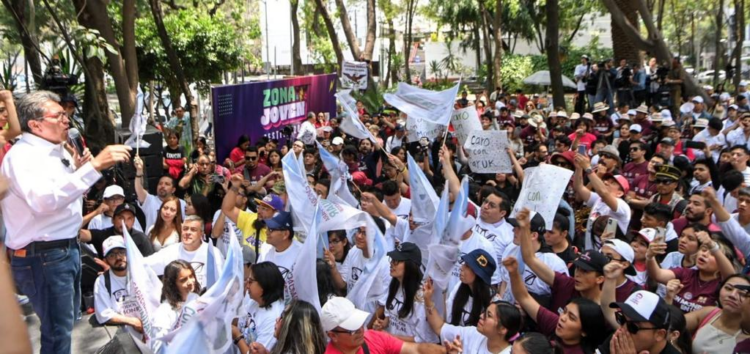 ¡No están solos!, dice Ricardo Monreal a jóvenes de la Ciudad de México