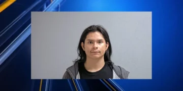 Arrestado por andar desnudo en vía pública