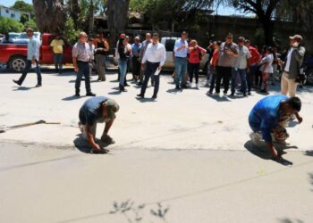 Pavimentan con concreto hidráulico calle en Col. Nacozari de Cd. Victoria