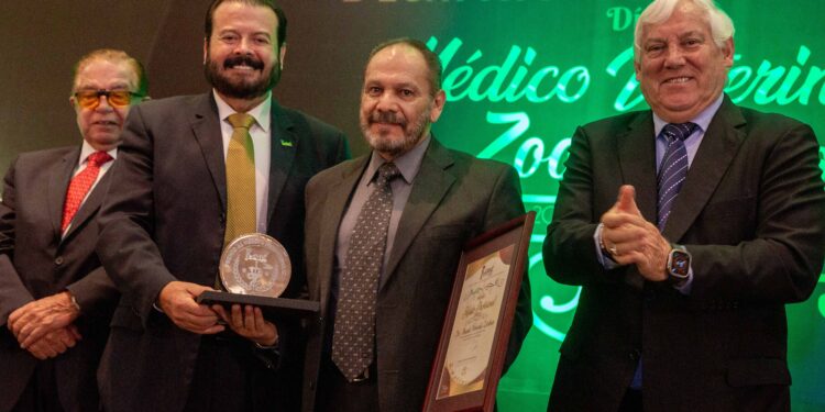 Reconocen labor de Médicos Veterinarios en la salud animal y salud publica en México