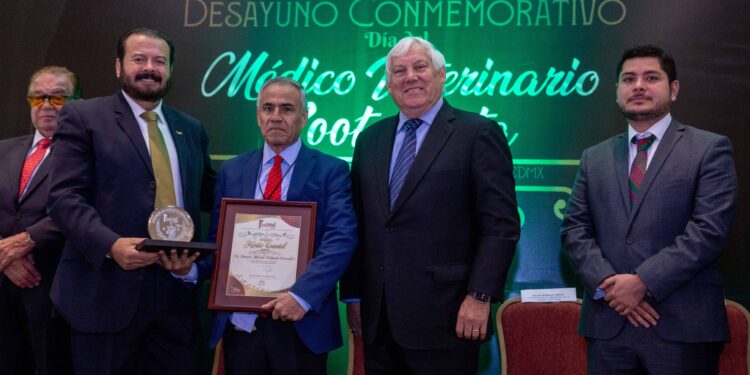 Reconocen labor de Médicos Veterinarios en la salud animal y salud publica en México