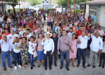 Alcalde Eduardo Gattás lleva apoyos a comunidades rurales de Victoria
