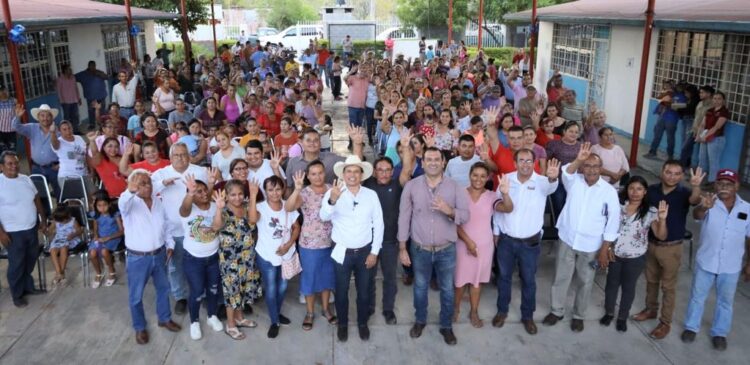 Alcalde Eduardo Gattás lleva apoyos a comunidades rurales de Victoria